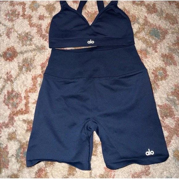 ALO WORKOUT SET - Picture 2 of 10